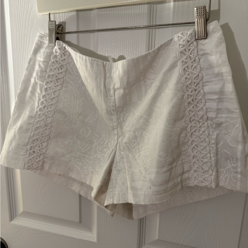 Lilly Pulitzer White High Waist Shorts with back zipper fasten